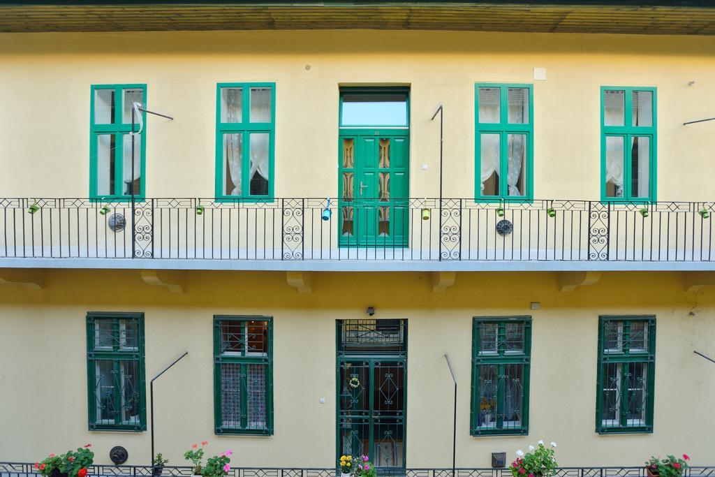 Gozsdu Apartments In Center Budapest Exterior photo